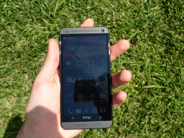 Incluso con luz directa, el HTC One sorprende con su pantalla