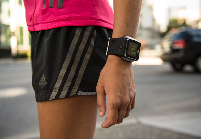 Suave Discriminación cámara Adidas muestra su nuevo reloj inteligente ideado para corredores - RedUSERS