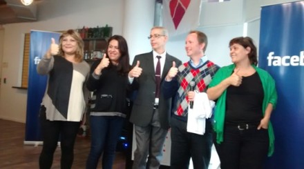 Alejandro Zuzemberg junto a representantes de organizaciones defensoras de la diversidad sexual en Argentina.