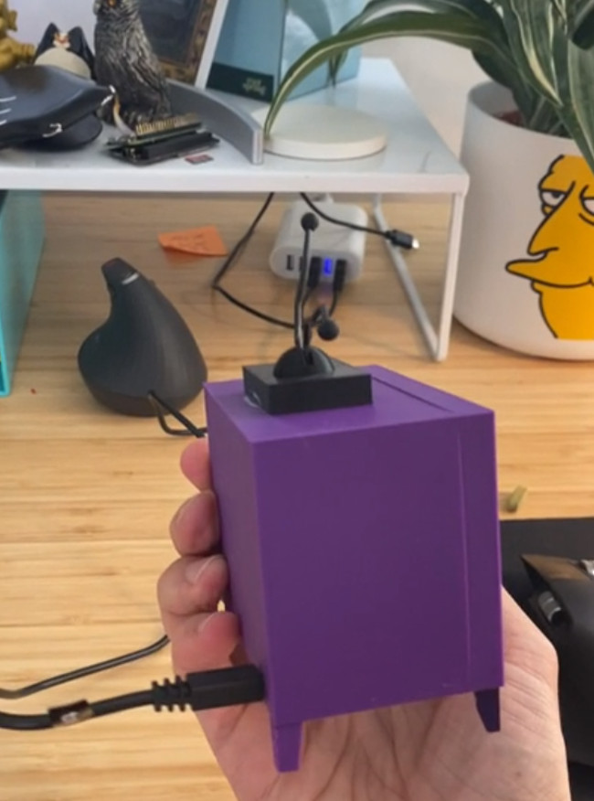 Esta espectacular mini TV de Los Simpson impresa en 3D usa una Raspberry Pi  para reproducir 11 temporadas de la serie